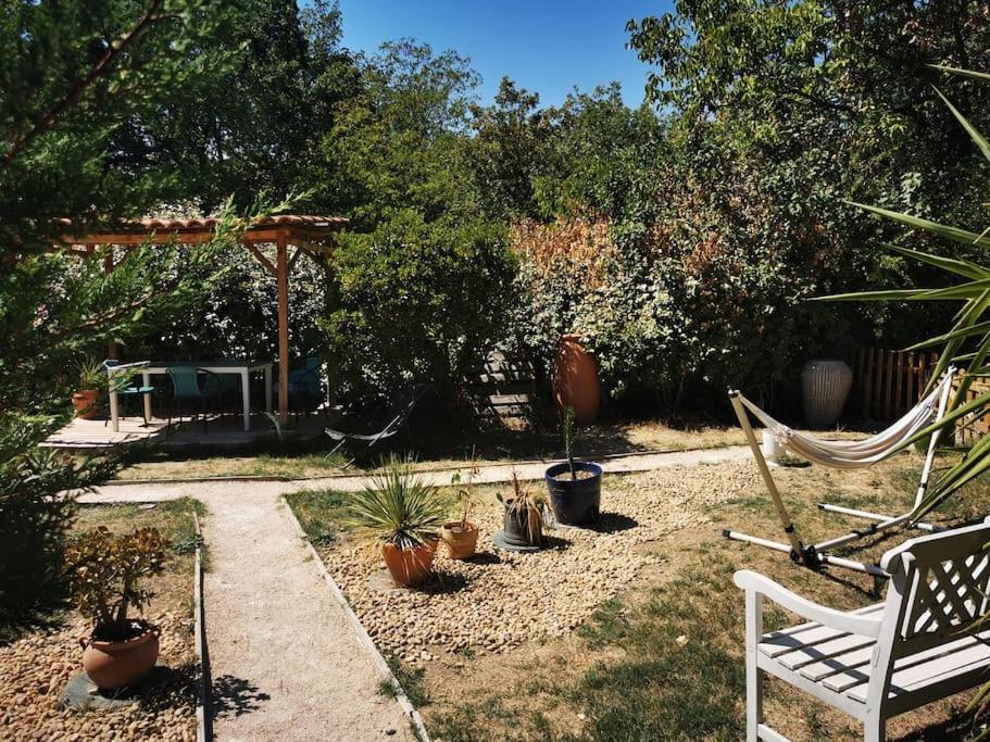 Entre Ventoux Et Luberon, Appartement Dans Maison. Malemort-du-Comtat Exterior photo